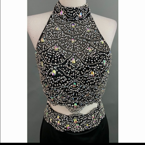 Elegant Black Evening Gown - Picture 2 of 5